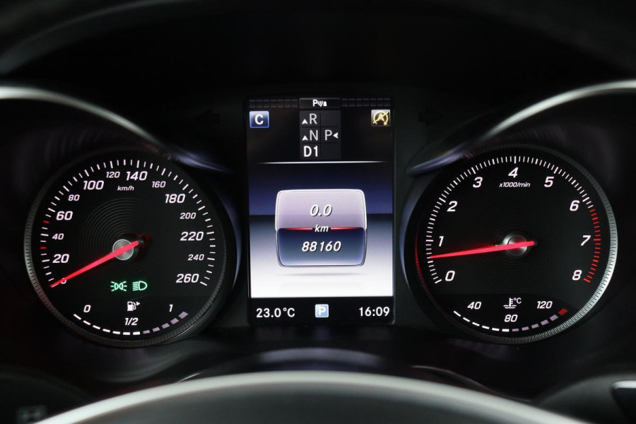 Mercedes-Benz C-Klasse 180 AMG Sport Edition | Nappaleder | Trekhaak | Stoelverwarming | DAB+ | Full LED | Navigatie | Park Assist