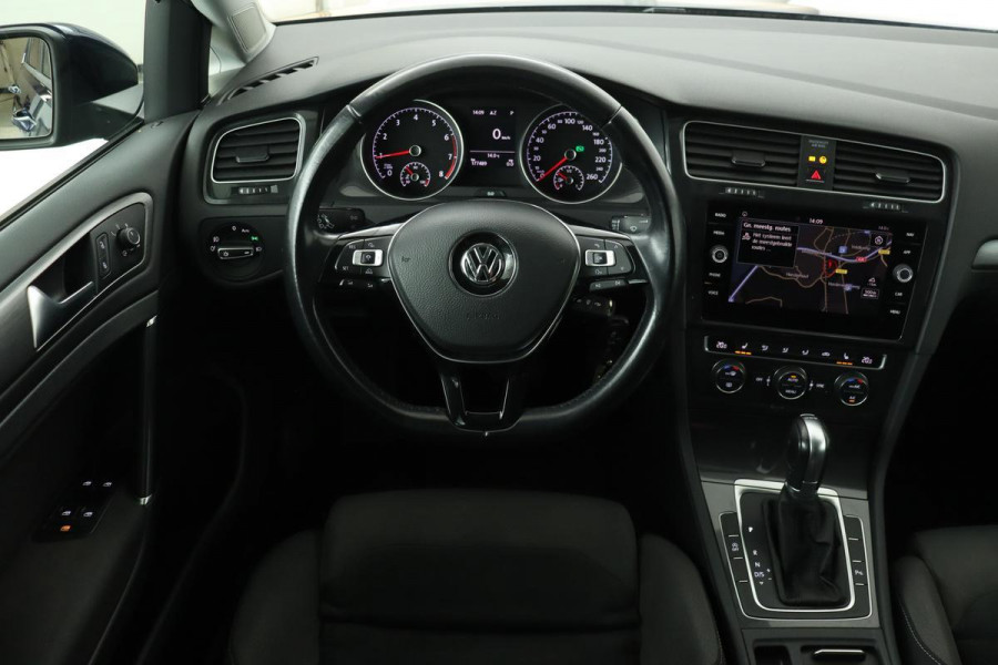 Volkswagen Golf 1.5 TSI Comfortline | Trekhaak | Carplay | Stoelverwarming | Adaptive Cruise | Navigatie | PDC | DAB+