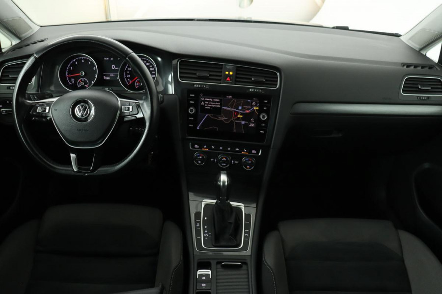 Volkswagen Golf 1.5 TSI Comfortline | Trekhaak | Carplay | Stoelverwarming | Adaptive Cruise | Navigatie | PDC | DAB+