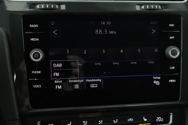 Volkswagen Golf 1.5 TSI Comfortline | Trekhaak | Carplay | Stoelverwarming | Adaptive Cruise | Navigatie | PDC | DAB+