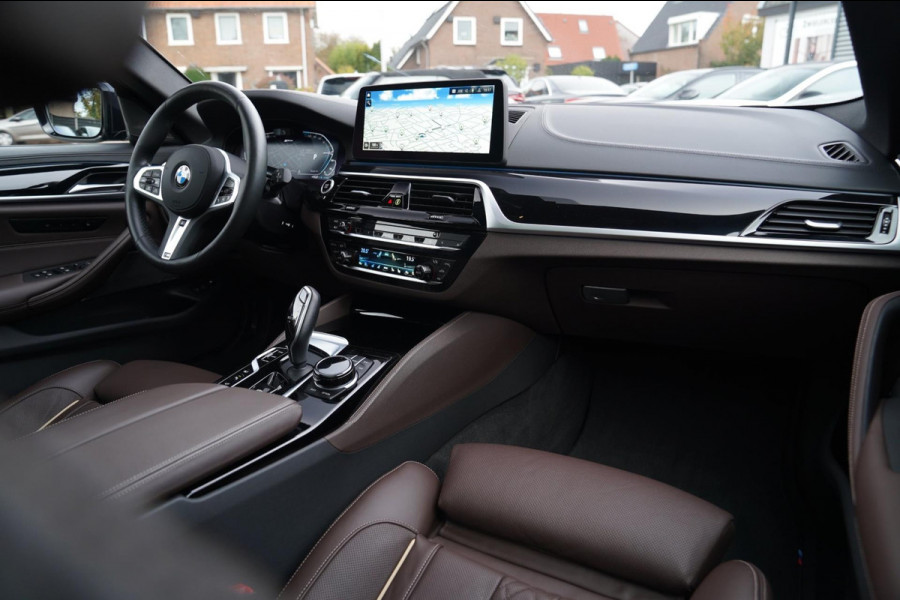 BMW 5 Serie Touring 530e xDrive Business Edition Plus | M-pakket | Laser LED | Panorama | Luxe leder | BMW Assisted Drive | HuD