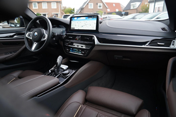 BMW 5 Serie Touring 530e xDrive Business Edition Plus | M-pakket | Laser LED | Panorama | Luxe leder | BMW Assisted Drive | HuD