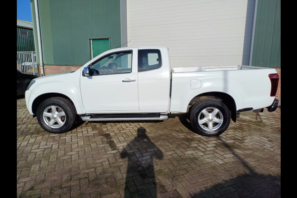 Isuzu D-max Extended Cab 2,5 165 Pk 4x4 Automaat 3500 Kg trekgewicht