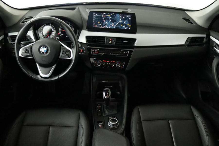 BMW X1 SDrive18i High Executive Edition (NAVIGATIE, CARPLAY, HEAD-UP, STOELVERWARMING, 1e EIGENAAR, DEALER ONDERHOUDEN)