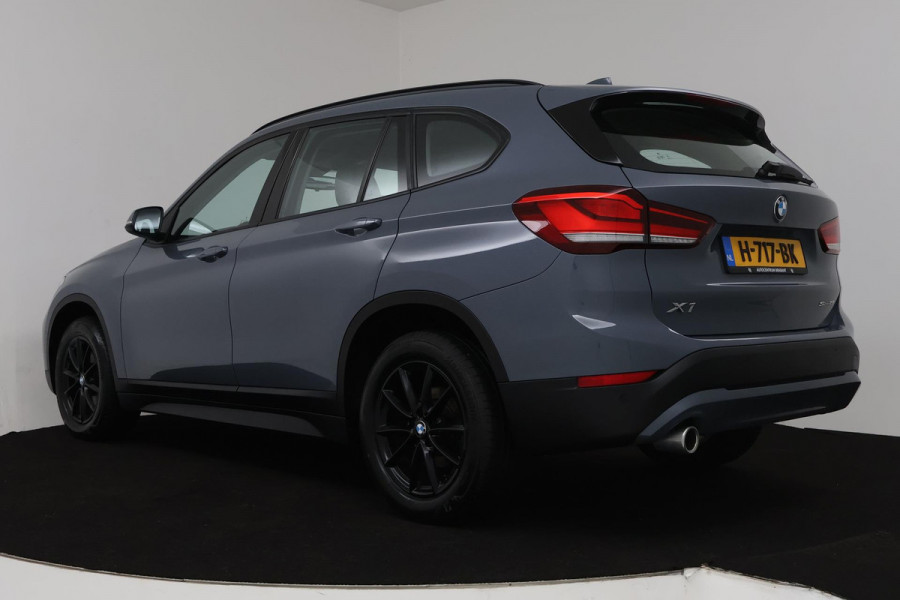 BMW X1 SDrive18i High Executive Edition (NAVIGATIE, CARPLAY, HEAD-UP, STOELVERWARMING, 1e EIGENAAR, DEALER ONDERHOUDEN)