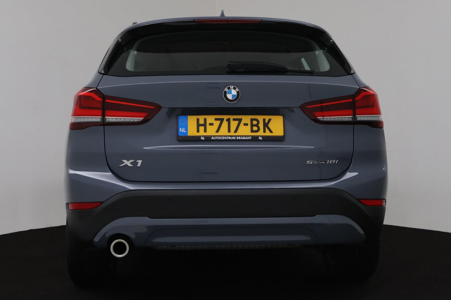 BMW X1 SDrive18i High Executive Edition (NAVIGATIE, CARPLAY, HEAD-UP, STOELVERWARMING, 1e EIGENAAR, DEALER ONDERHOUDEN)