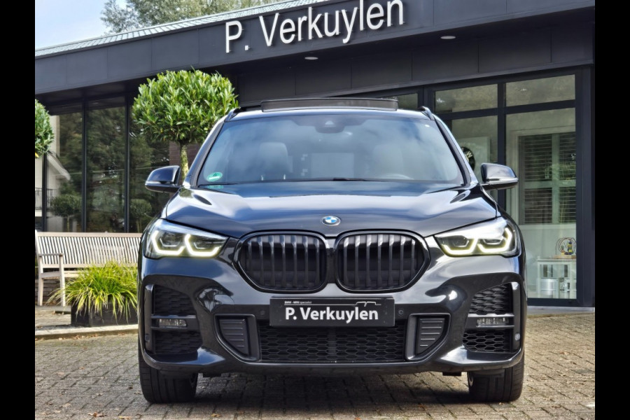 BMW X1 XDRIVE25E M SPORT I PANORMA I TREKHAAK I CAMERA