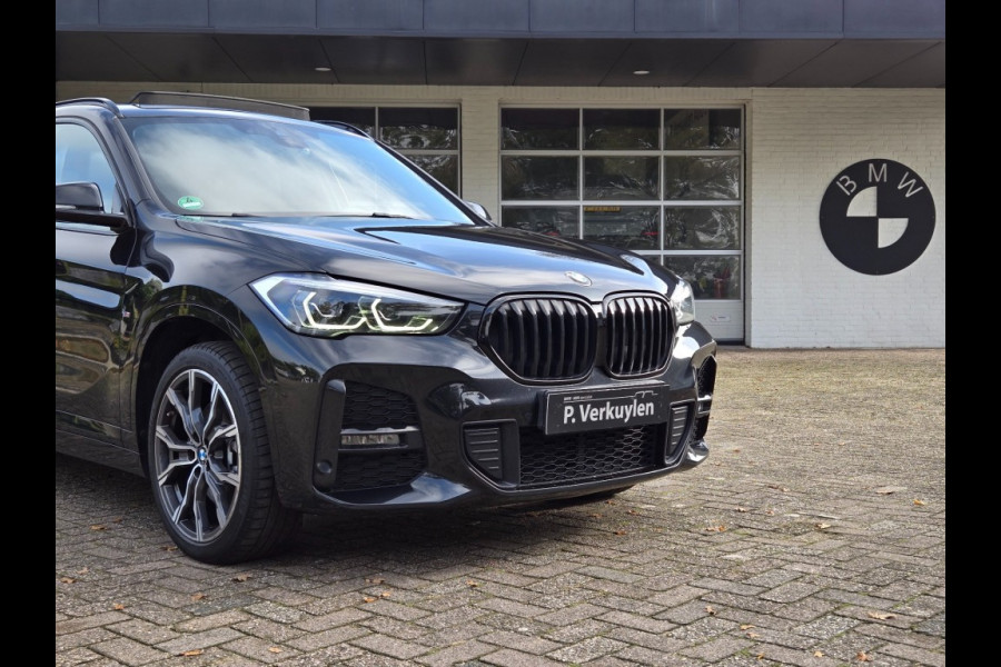 BMW X1 XDRIVE25E M SPORT I PANORMA I TREKHAAK I CAMERA