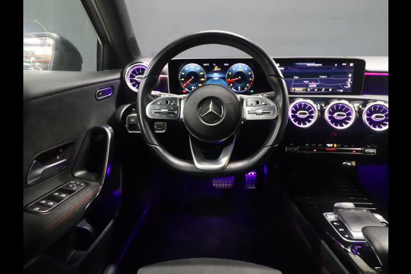 Mercedes-Benz A-Klasse 200 AMG Sport [SCHUIFKANTELDAK, SFEERVERLICHTING, ACHTERUITRIJCAMERA, STOELVERWARMING, FLIPPERS, LED, CRUISE, NIEUWSTAAT]