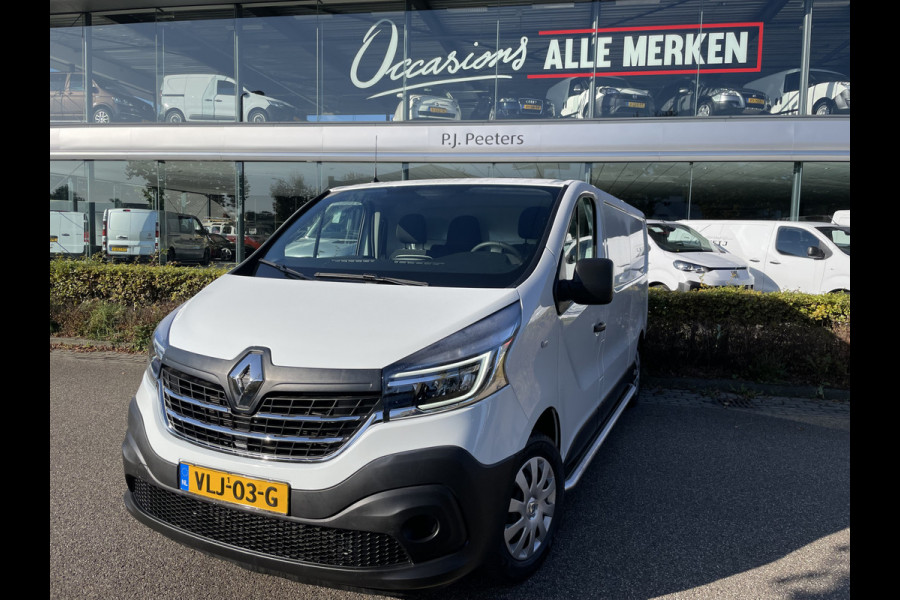 Renault Trafic 2.0 dCi 120 T29 L2H1 Airco - Cruise control - Parkeer sensoren achter - Navigatie - Radio - USB/AUX - DAB - Bluetooth - Trekhaak - Licht metalen velgen - Ramen electrisch voor - Voorstoelen verwarmbaar en verstelbaar - B-stoel IHV - 2 zitplaatsen voor - zijwand betimmering - laadvloer - zijschuifdeur rechts - tussenschot volledig