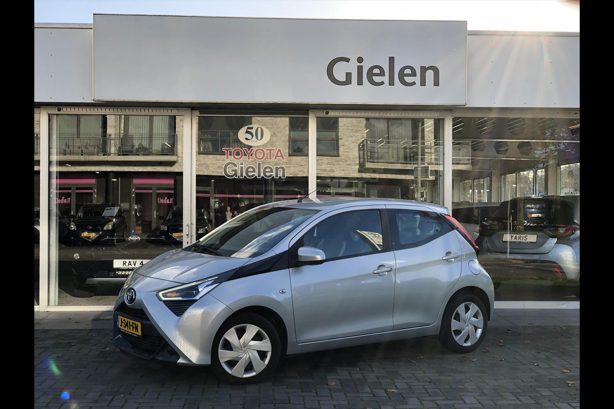 Toyota Aygo 1.0 VVT-i 5D x-play | Apple CarPlay/Android Auto, Parkeercamera, Stuurbediening, In hoogte verstelbare stoel