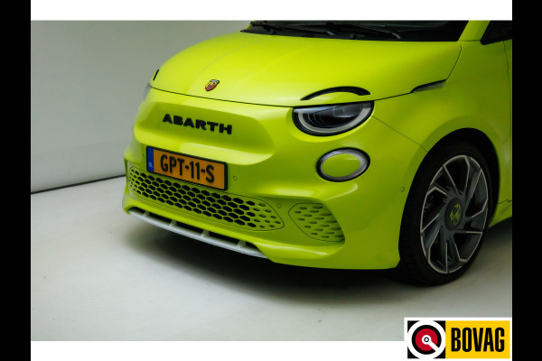 Abarth 500C Cabrio Scorpionissima 42 kWh 155 PK | € 2000,- Subsidie mogelijk! JBL, Camera, Stoelverwarming, PDC, 18" LMV, Navigatie. Sportstoelen