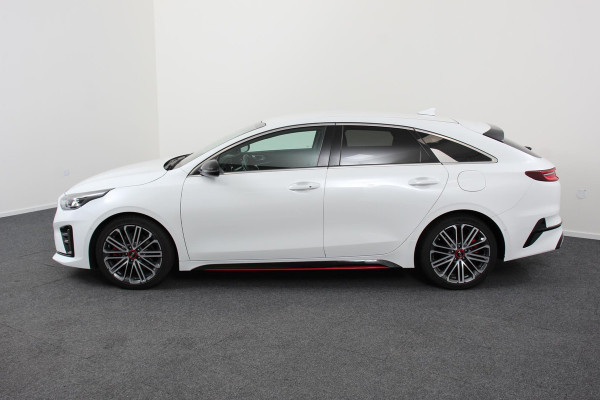 Kia ProCeed 1.6 T-GDI 204pk DCT GT | Navigatie | Camera | JBL | Lichtmetalen Velgen 18" | Stoel en stuurverwarming | Electrisch bedienbare achterklep | DAB | Led