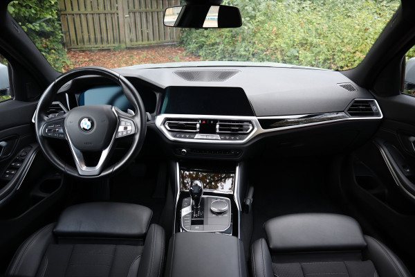 BMW 3 Serie Touring 318i Executive Edition | Camera | Trekhaak | Lederen bekleding |