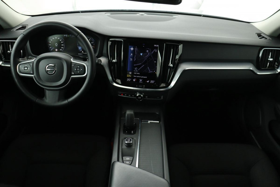 Volvo V60 B3 Momentum Advantage | Camera | Trekhaak | Stoel & Stuurverwarming | Carplay | Full LED | PDC | Navigatie | DAB+