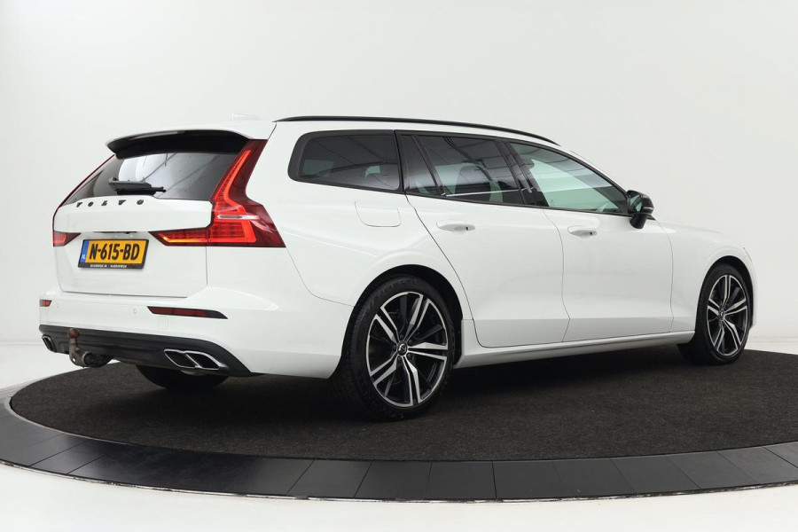 Volvo V60 B3 Momentum Advantage | Camera | Trekhaak | Stoel & Stuurverwarming | Carplay | Full LED | PDC | Navigatie | DAB+