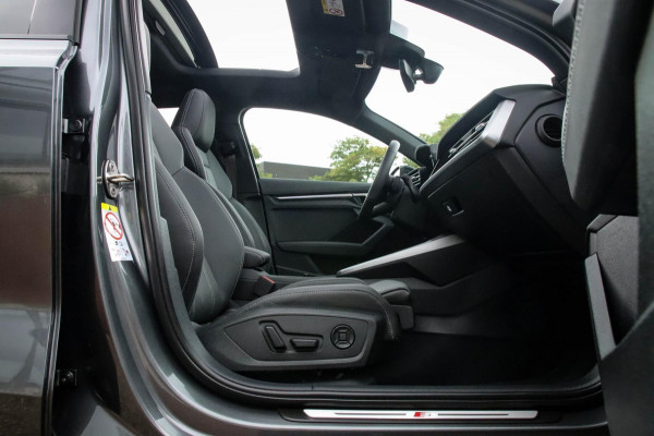 Audi A3 Sportback 45TFSI e PHEV S Edition Competition S-line 245pk S-Tronic Elektrische Kuipstoelen|Virtual Cockpit|Panoramadak|19