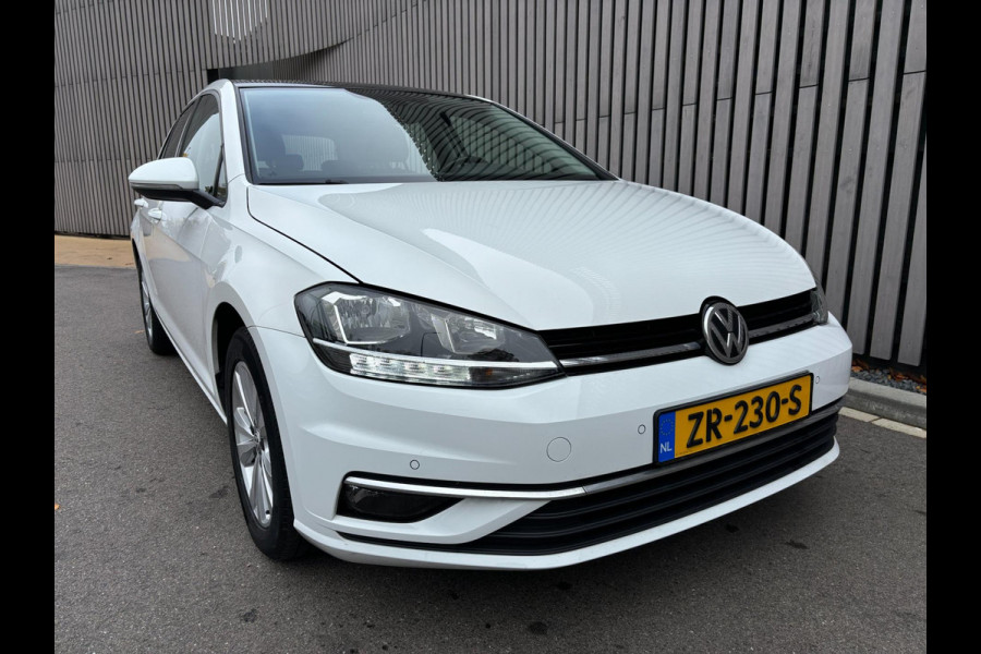 Volkswagen Golf 1.0 TSI Panoramadak / Camera / Navi