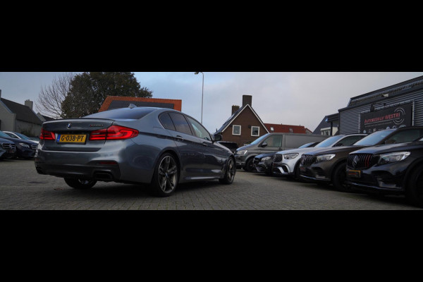 BMW 5 Serie M550d xDrive High Executive | Panorama | Bluestone Metallic | Luxe Nappa Leder | Sfeerverlichting | Camera | NAP |