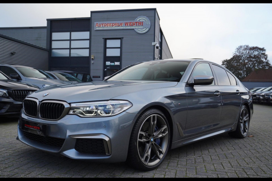 BMW 5 Serie M550d xDrive High Executive | Panorama | Bluestone Metallic | Luxe Nappa Leder | Sfeerverlichting | Camera | NAP |