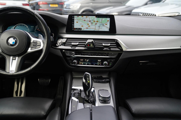 BMW 5 Serie M550d xDrive High Executive | Panorama | Bluestone Metallic | Luxe Nappa Leder | Sfeerverlichting | Camera | NAP |