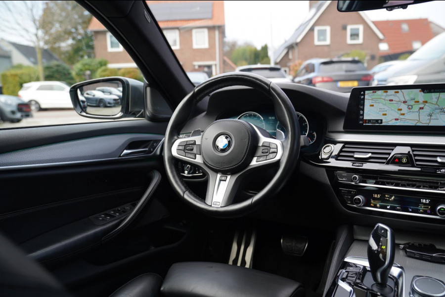 BMW 5 Serie M550d xDrive High Executive | Panorama | Bluestone Metallic | Luxe Nappa Leder | Sfeerverlichting | Camera | NAP |