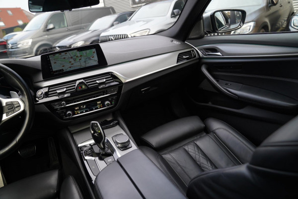 BMW 5 Serie M550d xDrive High Executive | Panorama | Bluestone Metallic | Luxe Nappa Leder | Sfeerverlichting | Camera | NAP |