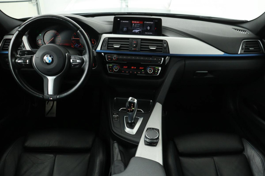 BMW 3-serie 320i M Sport Edition | Schuifdak | Carplay | Harman Kardon | Stoelverwarming | Leder | Navigatie | PDC | Full LED