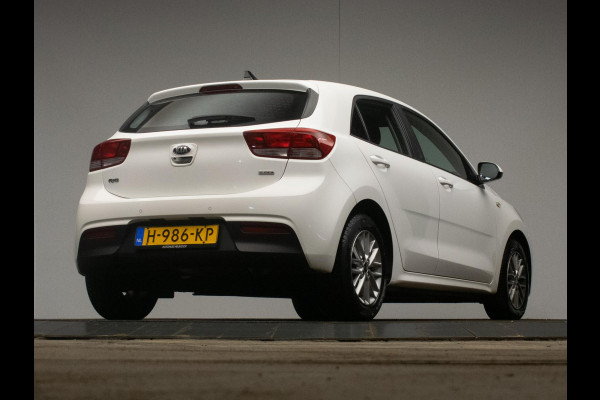 Kia Rio 1.0 TGDI DynamicLine (NAVI,LED,APPLE CARPLAY,SPORTSTOELEN,CAMERA,CLIMATE,GETINT,LM VELGEN,NETTESTAAT)