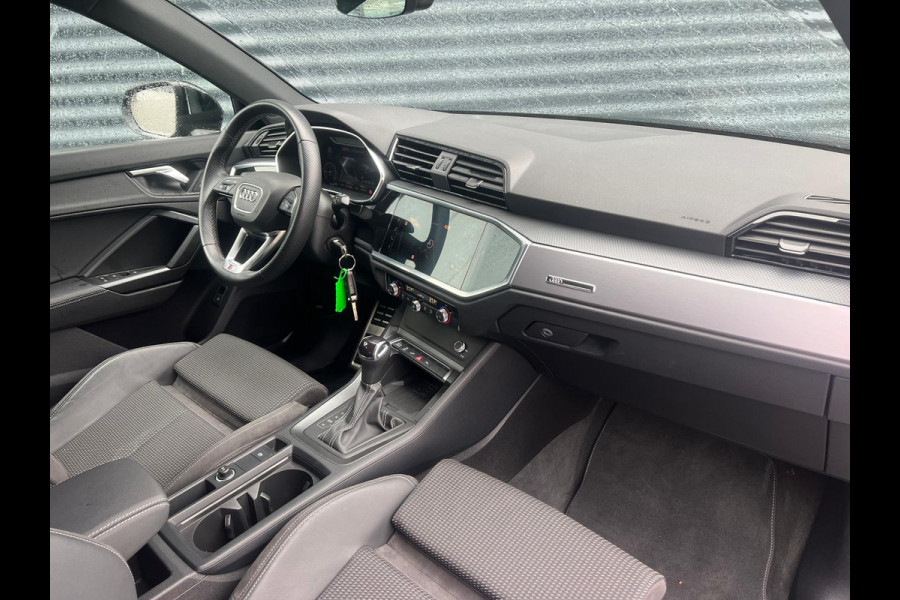 Audi Q3 45 TFSI e S-Line Plug in Hybrid | PHEV | Virtuele Cockpit | Adapive Cruise | Led | Sportstoelen Half leder | Navigatie |