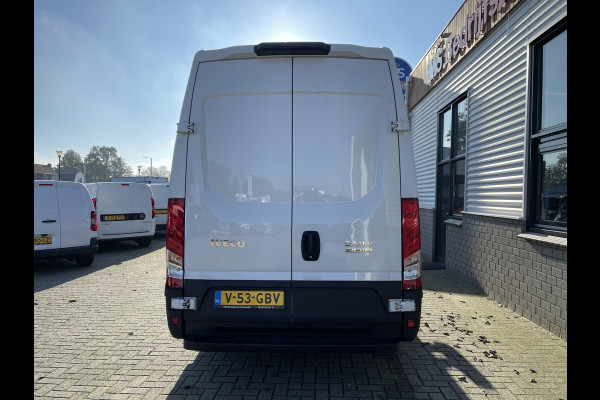 Iveco Daily 35S16V 2.3 automaat L2H2 dubbel cabine DC 7 persoons ! / vaste prijs rijklaar € 30.950 ex btw / lease vanaf € 554 / climate control / 270 graden deuren / mag 3500 kg trekken !