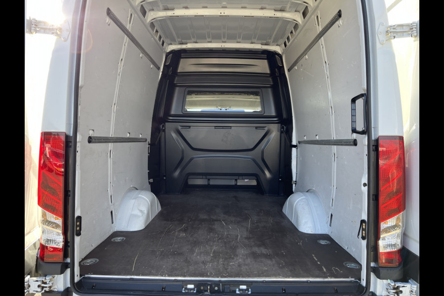 Iveco Daily 35S16V 2.3 automaat L2H2 dubbel cabine DC 7 persoons ! / vaste prijs rijklaar € 30.950 ex btw / lease vanaf € 554 / climate control / 270 graden deuren / mag 3500 kg trekken !