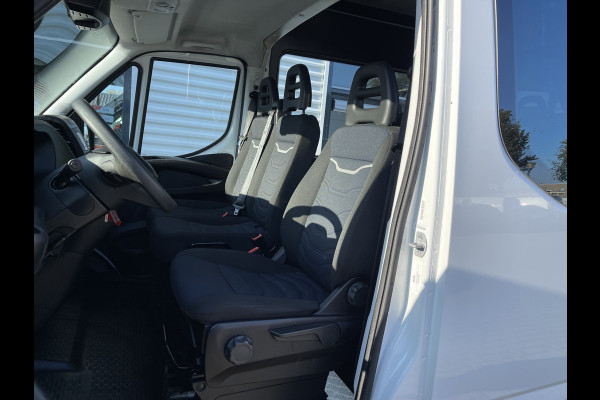 Iveco Daily 35S16V 2.3 automaat L2H2 dubbel cabine DC 7 persoons ! / vaste prijs rijklaar € 30.950 ex btw / lease vanaf € 554 / climate control / 270 graden deuren / mag 3500 kg trekken !