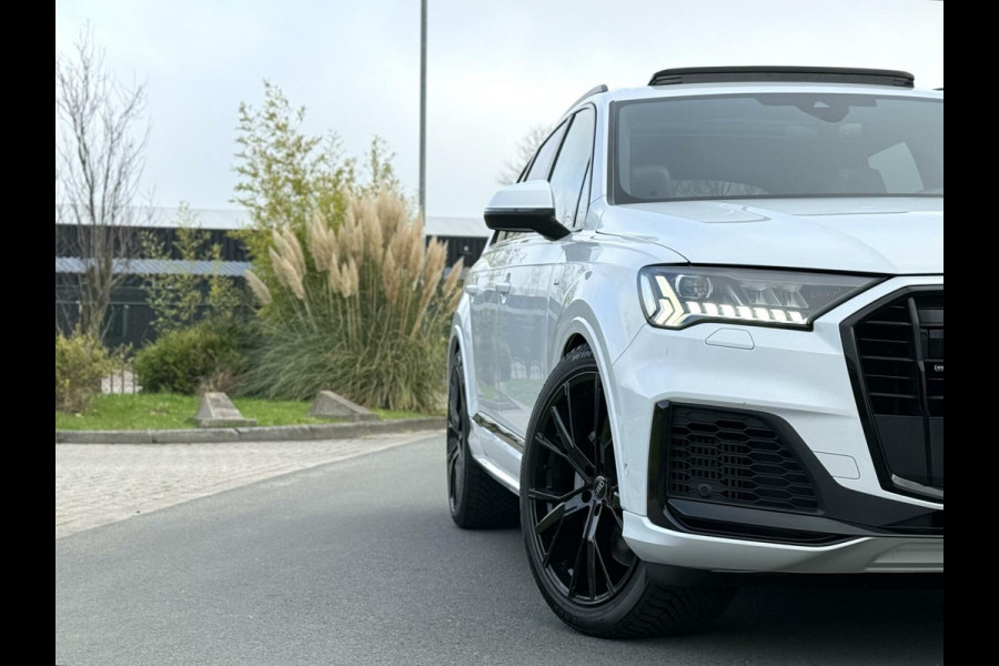 Audi Q7 55 TFSI e quattro S-Line Plus Panoramadak|Matrix|B&O 3D|Keyless|Luchtvering|Soft close|Sport stoelen|DAB+