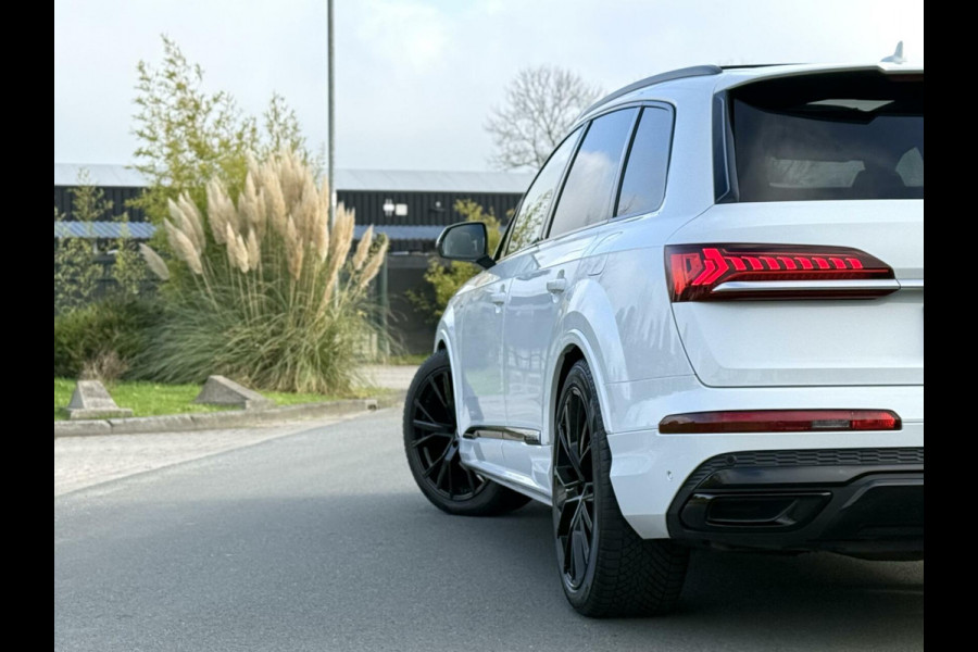 Audi Q7 55 TFSI e quattro S-Line Plus Panoramadak|Matrix|B&O 3D|Keyless|Luchtvering|Soft close|Sport stoelen|DAB+