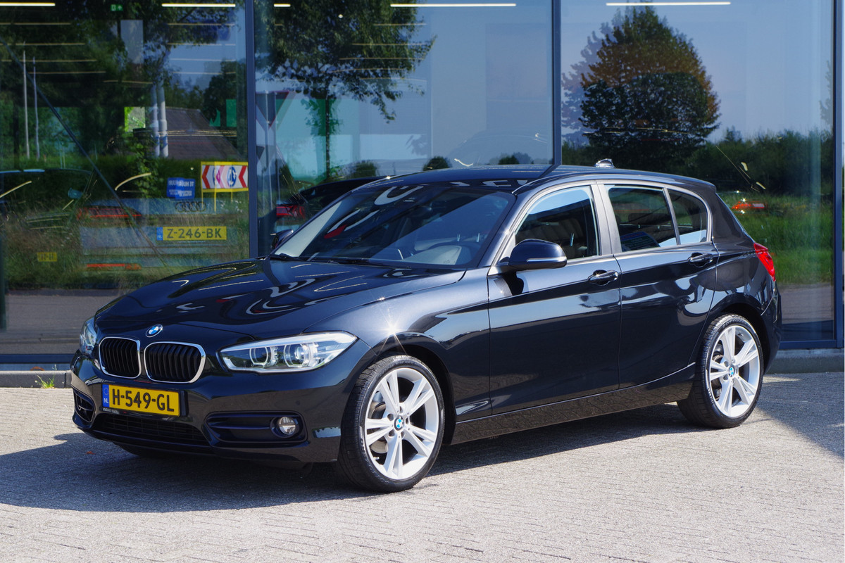 BMW 1-serie 118i 136 PK Automaat Executive, Xenon, Navigatie, Sportstoelen, 18" LM