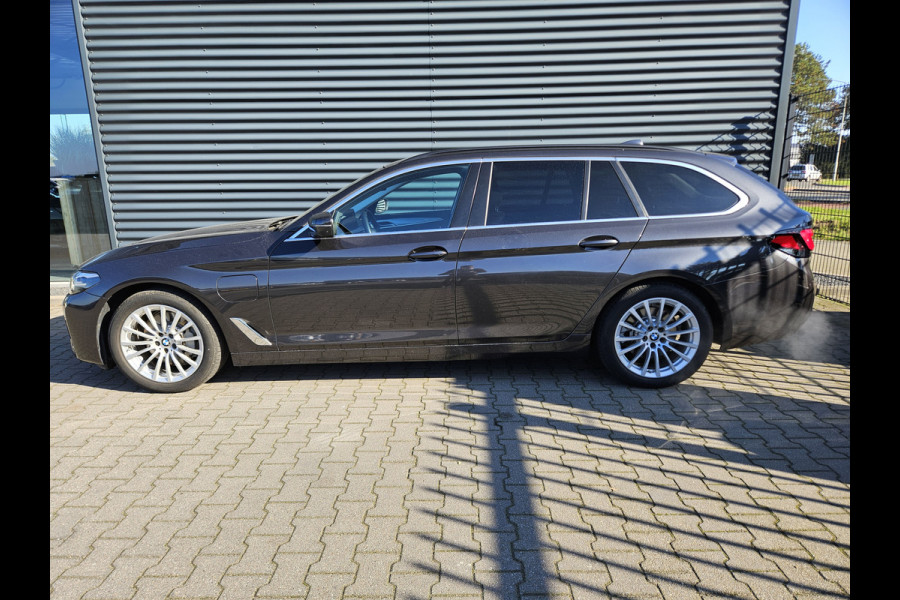 BMW 5 Serie Touring 530e xDrive Executive Plug In Hybrid 293pk Dealer O.H PHEV | Panodak | Adaptive Cruise | Apple Carplay | Live Cockpit | Navi Pro | DAB |