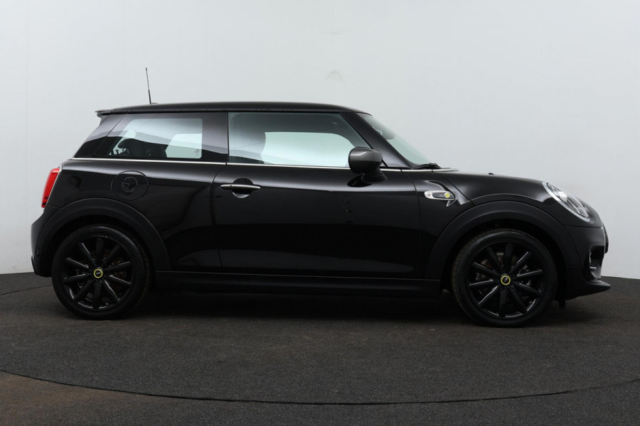 MINI Mini Electric Essential 33 kWh **(€16995,-na subsidie)**(1e Eig, NL-auto, Navi, Carplay, Camera, PDC V+A, StoelV, Etc)