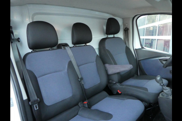 Opel Vivaro 1.6cdti L2 met Airco, 3-zits, Navigatie, Imperiaal, Trekhaak, PDC.