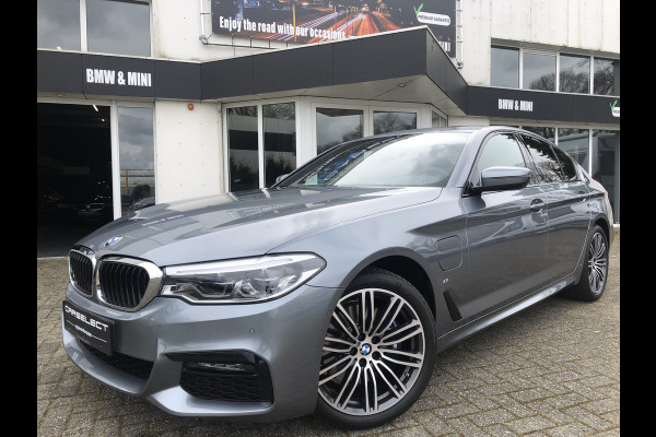 BMW 5 Serie 530e xDrive High Executive M Pakket, Camera, Harman Kardon, Navigatie . Een proefrit levert het bewijs. Neem contact op en we maken een afspraak!