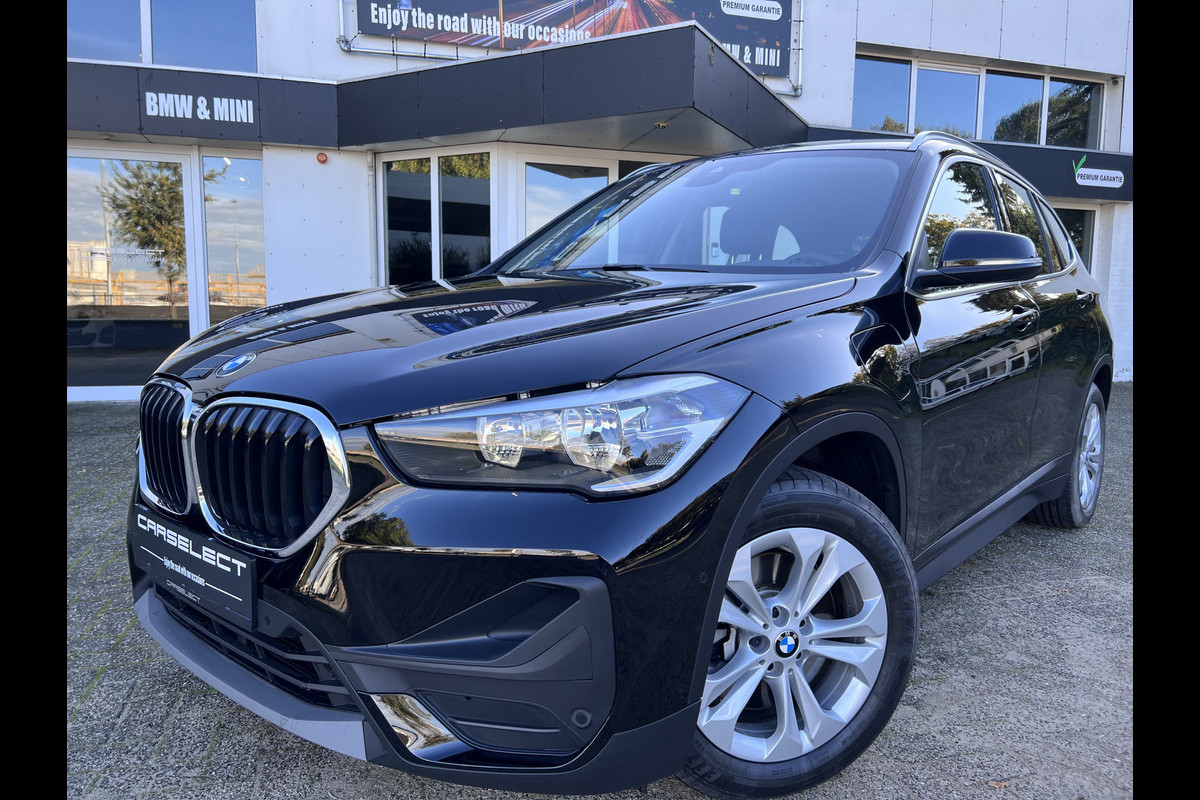 BMW X1 xDrive25e, Harman/Kardon, DAB-Tuner, Climaat control, Navigatie-Plus . Een proefrit levert het bewijs. Neem contact op en we maken een afspraak!