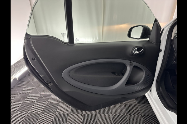 Smart Fortwo 1.0 Business Solution *NAVI-FULLMAP | VOLLEDER | AIRCO | CRUISE | PDC | COMFORT-SEATS | 15''ALU*