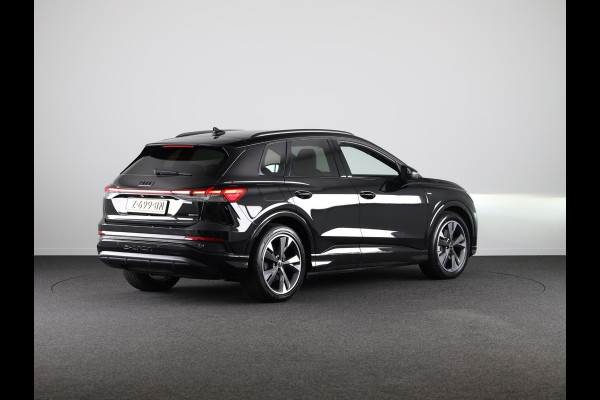 Audi Q4 e-tron 45 quattro S Edition 82 kWh 286pk | Sonos Premium Audio | Adaptieve cruise controle | Parkeercamera | 20 inch lichtmetalen velgen