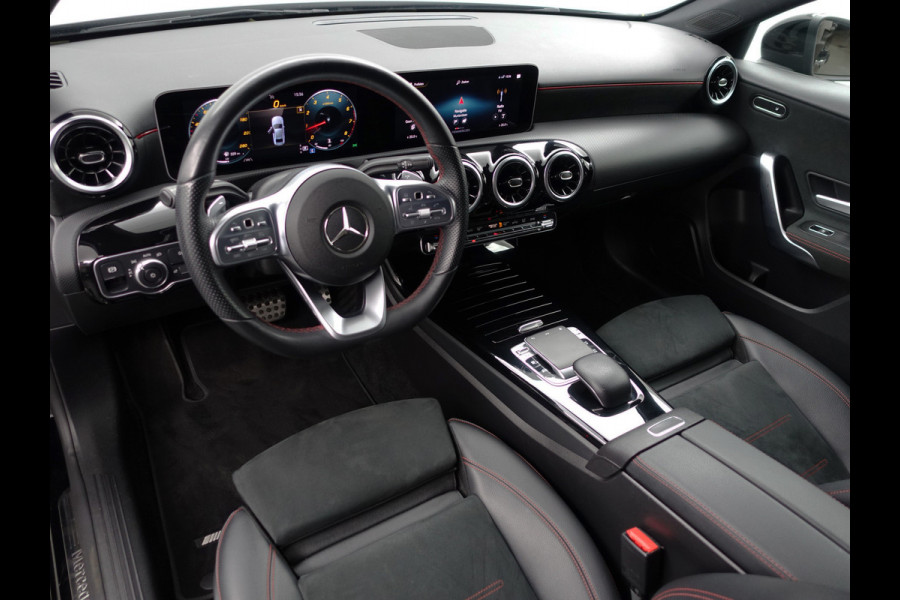 Mercedes-Benz A-Klasse 200 AMG Premium Plus Aut- Panoramadak I  Camera I  Park Assist I  Xenon Led I  Leer/Alcantara Sport Interieur