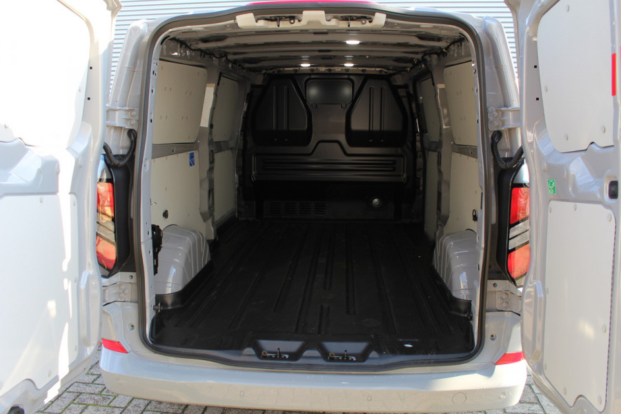 Ford Transit Custom 320 2.0 TDCI 150PK L2H1 Limited | B&O | Elektr. Trekhaak | LED | 17 Inch | Camera | Stoelverwarming | NIEUW