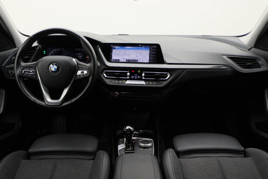 BMW 1-serie 118i Executive Edition Automaat, Apple Carplay, Sportstoelen, LED, PDC, Cruise