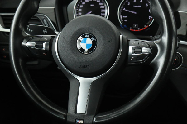 BMW X1 sDrive18i M-Sport | Camera | Trekhaak | Head-Up | Sportstoelen | Full LED | Navigatie | Climate control | PDC | Cruise control