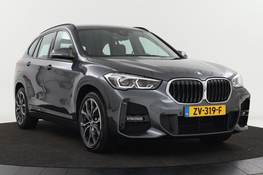 BMW X1 sDrive18i M-Sport | Camera | Trekhaak | Head-Up | Sportstoelen | Full LED | Navigatie | Climate control | PDC | Cruise control