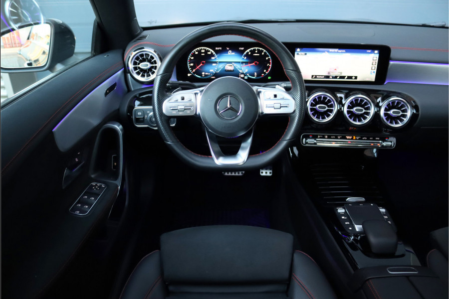 Mercedes-Benz CLA-Klasse 200 Business Solution AMG Line Aut7 | Panoramadak | Widescreen | Trekhaak | Sfeerverlichting | Camera | High Perf. LED | Stoelverwarming | Cruise Control |