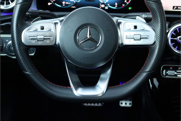 Mercedes-Benz CLA-Klasse 200 Business Solution AMG Line Aut7 | Panoramadak | Widescreen | Trekhaak | Sfeerverlichting | Camera | High Perf. LED | Stoelverwarming | Cruise Control |